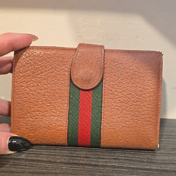 Gucci Tan Leather Wallet with Green and Red Accent - Picture 2 of 14